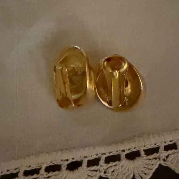 Vintage Elegant Brushed Gold and Pearl Clip On Earrings - Picture 9 of 9